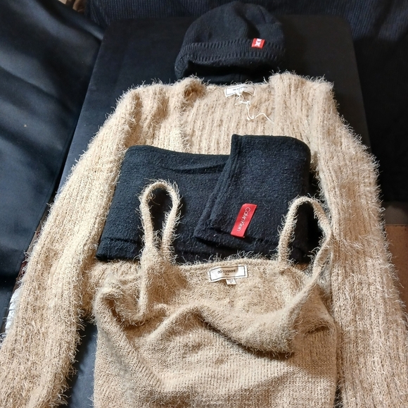 No Comment Sweaters - Thermal Black Hat/Calvin Klein Black Scarf/ No Comment Ligth Brown SizeM Top&jac